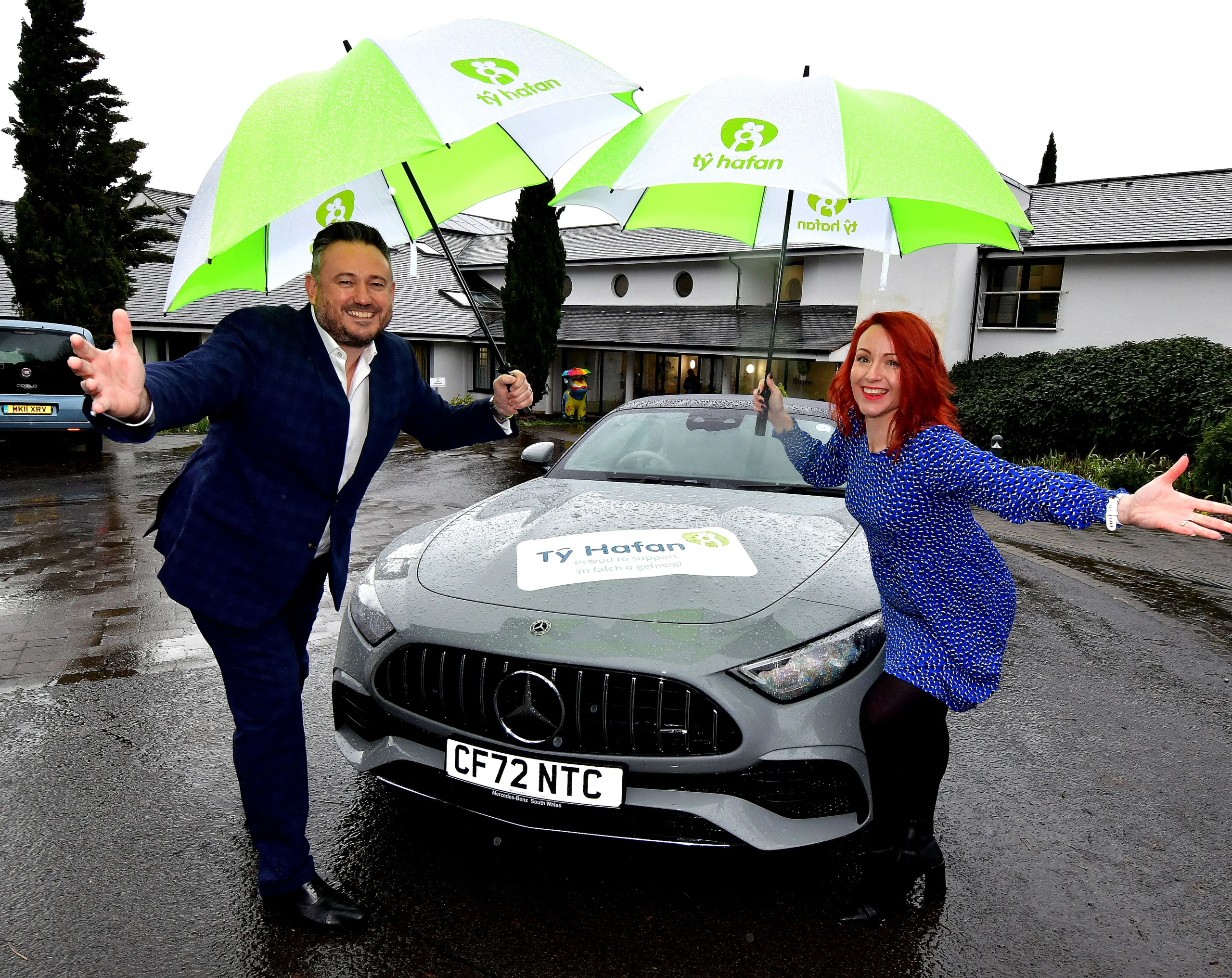 Sinclair Group brings Ty Hafan car to the hospice