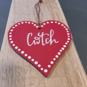 red heart cwtch hanging decoration