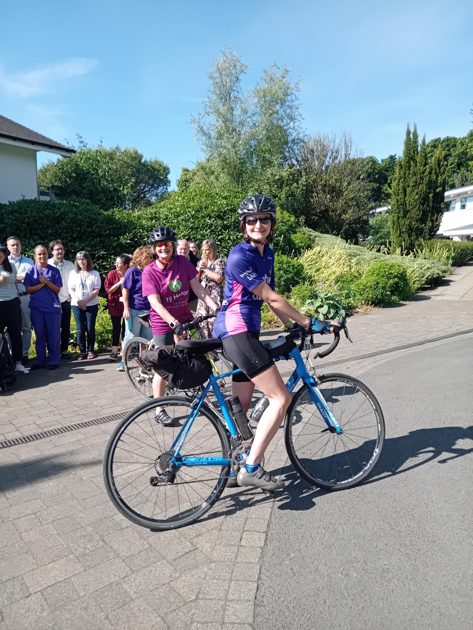 Cyclists Francesca and Camilla Lennon of ChatUK set off